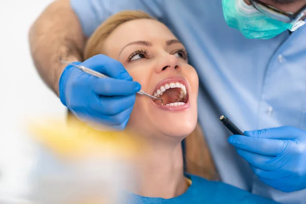 Tooth Sensitivity After Veneers – Know about treatment options